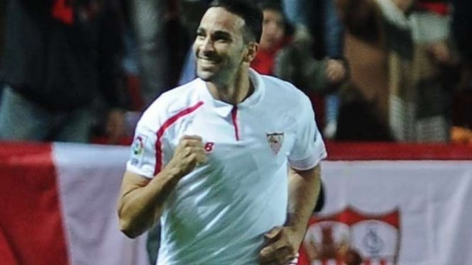 Adil Rami saat bermain di Sevilla