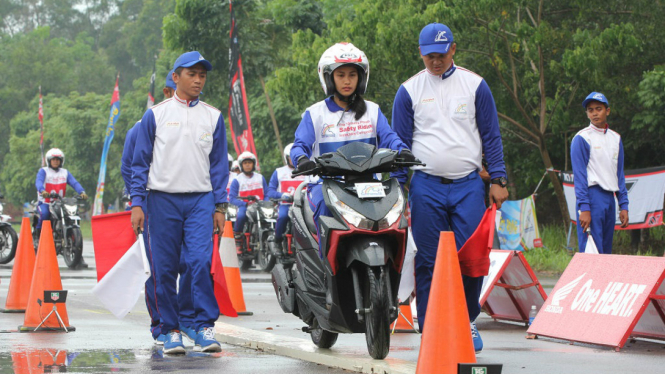 Satu peserta di Astra Honda Safety Riding Instructors Competition (AHSRIC) Batam