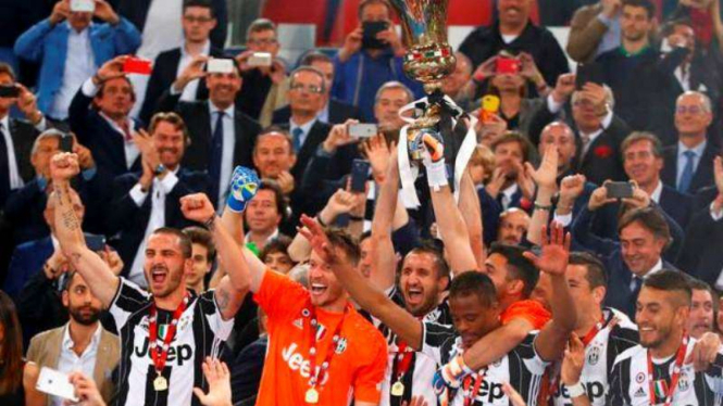 Selebrasi gelar juara Coppa Italia oleh