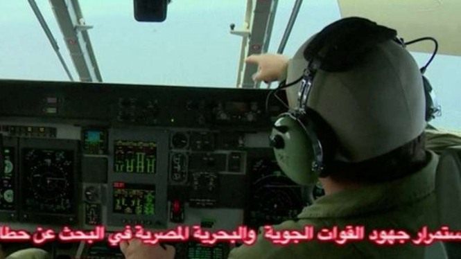 Pilot pesawat militer Mesir memimpin pencarian EgyptAir di Laut Mediterania.