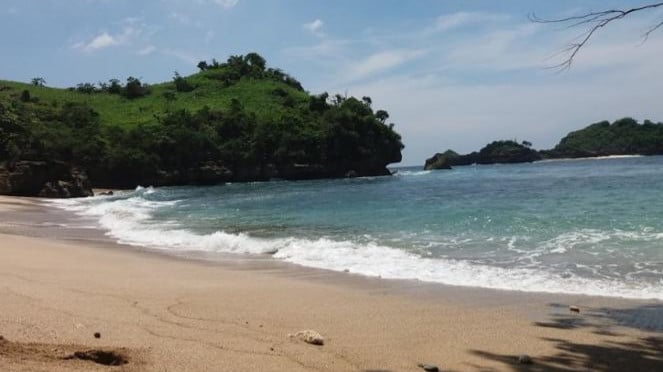 Pantai Peh Pulo, Blitar, Jawa Timur. Pantai Peh Pulo, Blitar, Jawa Timur.