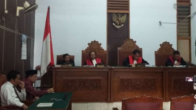 Sidang gugatan Fahri Hamzah terhadap Presiden PKS.