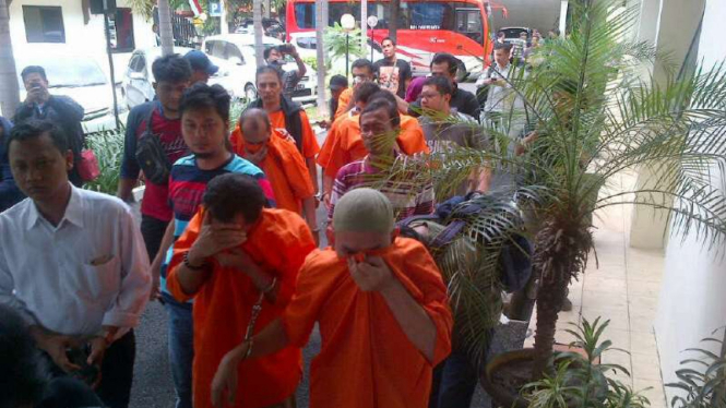  Delapan tersangka penyelundup 97 kilogram sabu tiba di Kejari Semarang 