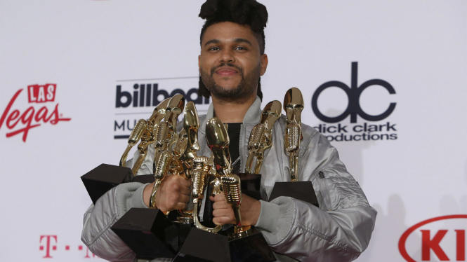 The Weeknd Borong 8 Piala dalam ajang Billboard Award 2016.