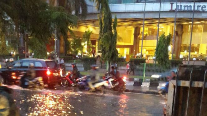 Banjir di jalanan Jakarta