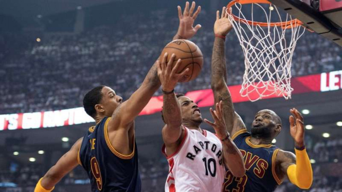 Pertandingan playoff NBA anatara Toronto Raptors melawan Cleveland Cavaliers