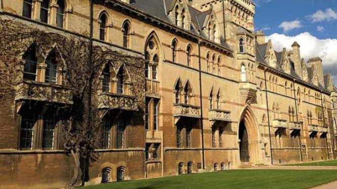 Universitas Oxford, Inggris.