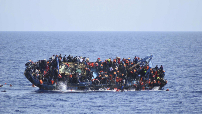Kapal imigran terbalik di laut Libya, Mei 2016.