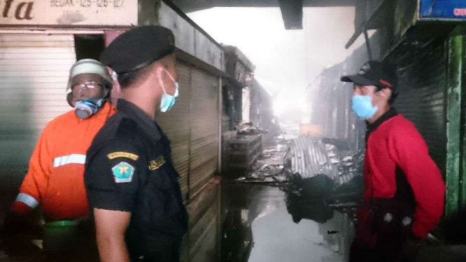 Kios yang habis terbakar di dalam Pasar Besar, Kota Malang, Jawa Timur, pada Kamis 26 Mei 2016.