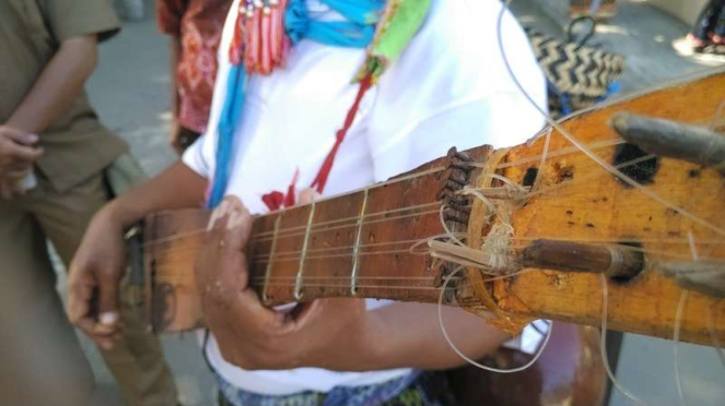 Gitar gambus tradisional warga di Manggarai Barat Nusa Tenggara Timur