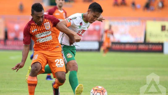 Pusamania Borneo FC melawan Bhayangkara Surabaya United