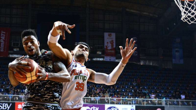 Pertandingan final pertama IBL antara Pelita Jaya EMP melawan CLS Knights.