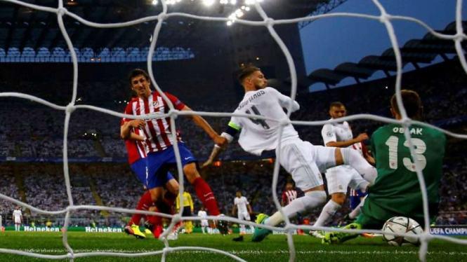 Gol Sergio Ramos ke gawang Atletico Madrid