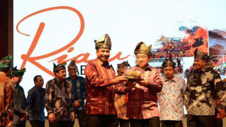 Menteri Pariwisata Luncurkan Kalender Riau Menyapa Dunia