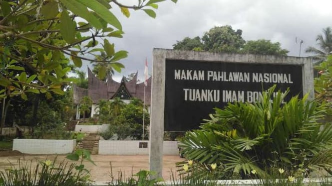 Makam Imam Bonjol di Desa Lotta, Kecamatan Pineleng, Minahasa, Sulawesi Utara.