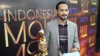 Oka Antara Raih Penghargaan IMA Awards 2016