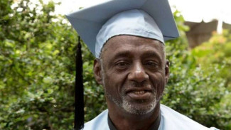 Mantan Narapidana Ini Sarjana Tertua di Universitas Columbia