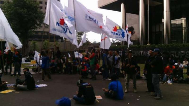 Demo buruh di Gedung KPK Jakarta, Rabu, 1 Juni 2016.