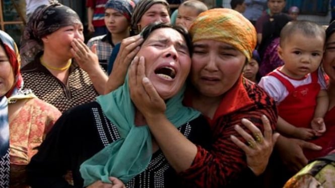 Umat Muslim Uighur di China.