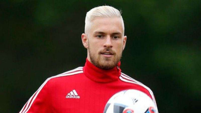 Gelandang Wales, Aaron Ramsey, ubah gaya rambut.