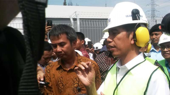 Presiden Jokowi meresmikan pembangunan pembangkit listrik di Aceh