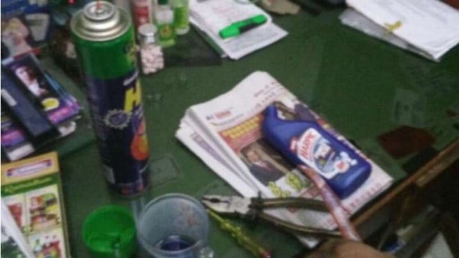 Campuran obat nyamuk dan pembersih lantai yang ditenggak korban Suryanto Gomula
