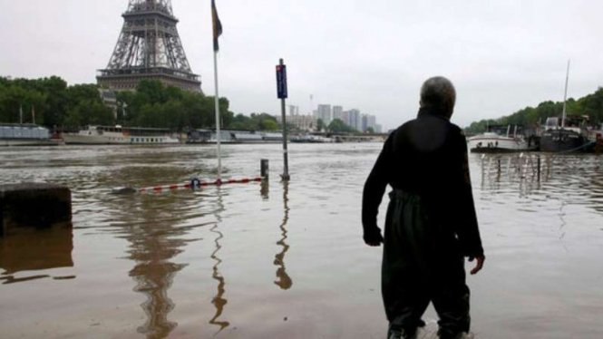Banjir besar di Prancis, meluas hingga ke pusat kota.