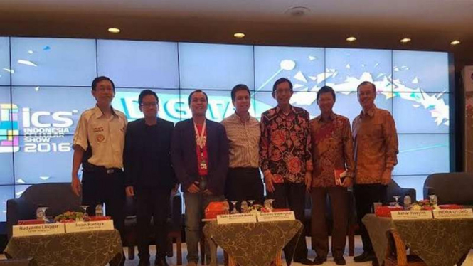 Para pembicara di Seri Diskusi Indonesia Cellular Show (ICS) 