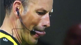 Sahkan Gol Kontroversial Arsenal, Wasit Minta Maaf ke Hull