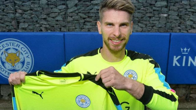 Kiper baru Leicester CIty Ron-Robert Zieler