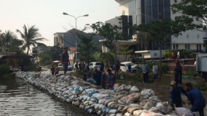 Kondisi banjir di Pantai Mutiara, Jakarta Utara