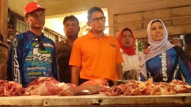 Sandiaga Salahuddin Uno saat berkunjung ke Pasar Kota Pariaman.
