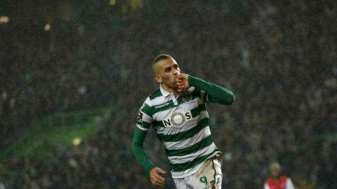 Mantan striker Sporting Lisbon, Islam Slimani.