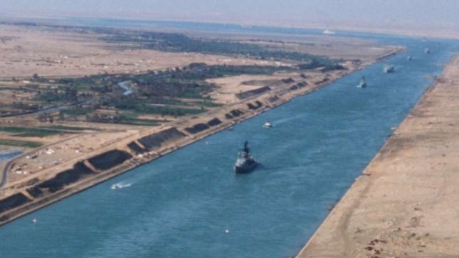 Terusan Suez.