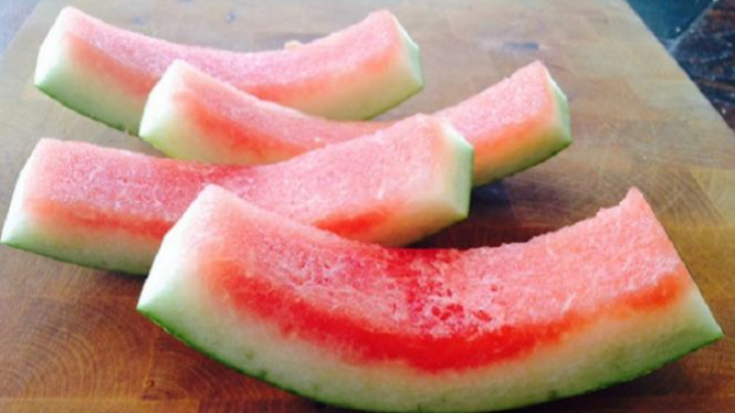Kulit semangka.