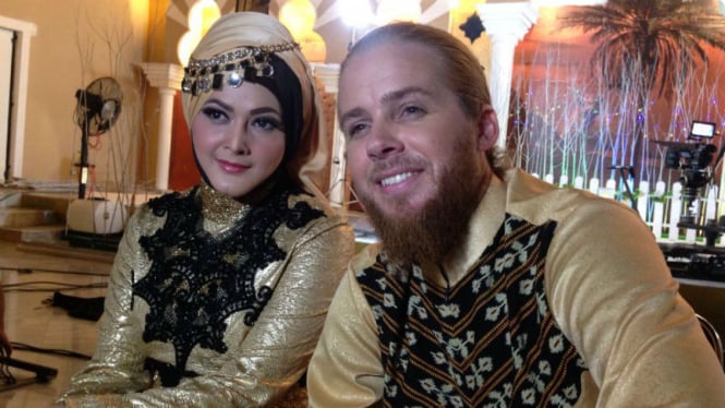 Lea Elfara dan Mustafa Debu