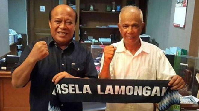 Sutan Harhara (kanan) bergabung dengan Persela Lamongan