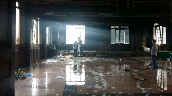 Aula gedung Kejati Jawa Barat yang hangus dibakar DS