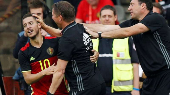 Pemain Belgia, Eden Hazard (kiri).