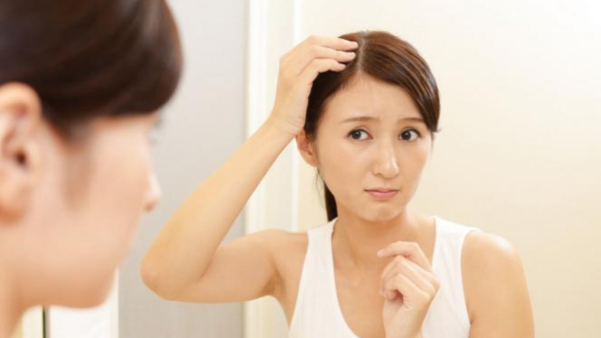 Empat Cara Atasi Rambut Rontok Karena Keturunan