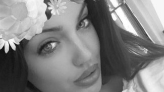 Heboh Wanita Cantik 'Kembaran' Angelina Jolie