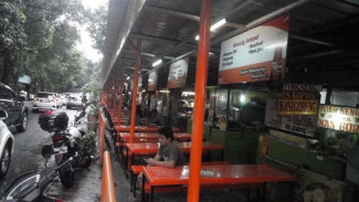 Berburu Takjil di Blok S
