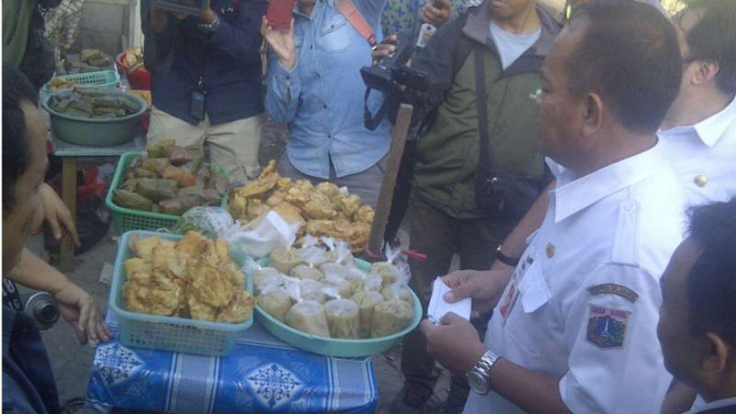 Sidak Tim Jejaring Keamanan Pangan Pemkot Jakarta Timur di Pasar Kramatjati