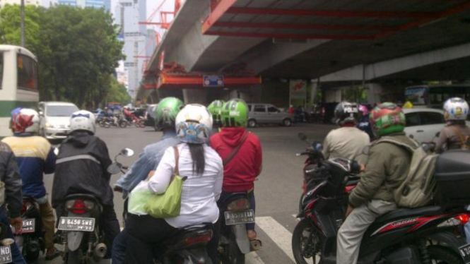 Kendaraan bermotor di Jakarta.