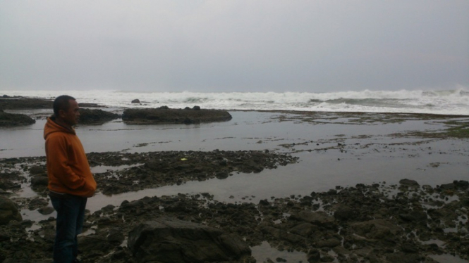 Gelombang tinggi di Pantai Selatan Garut