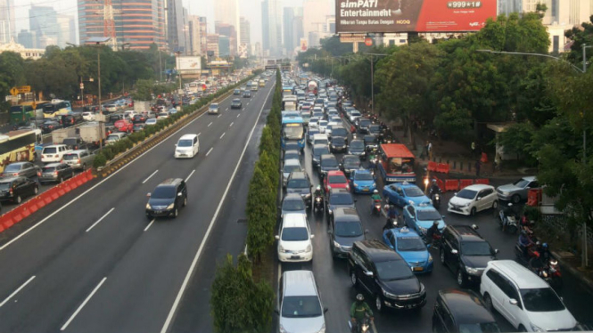 Macet di Jalan Gatot Subroto arah Slipi dan sebaliknya