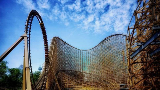 Ilustrasi Roller Coaster