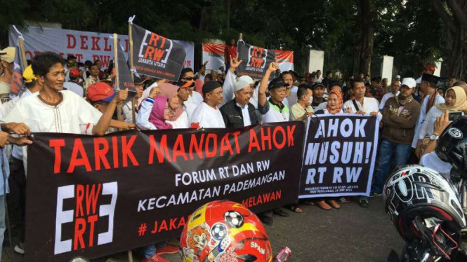 Ketua RT/RW mendemo Ahok di Tugu Proklamasi, Jakarta