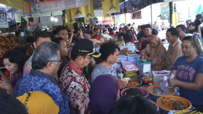 Pemeriksaan takjil di Pasar Benhil