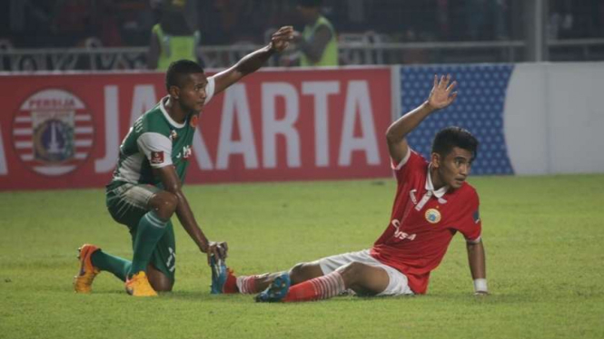 Pemain Persija Jakarta, Abrizal Umanailo, alami cedera lawan PS TNI.